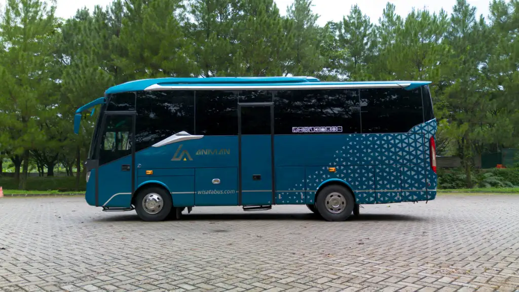 sewa bus medium 3/4 murah