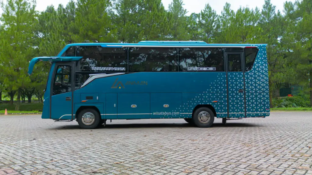 sewa bus pariwisata 59 seat murah